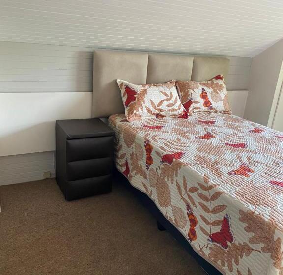 بنسيون M D J Hayfields Guest House