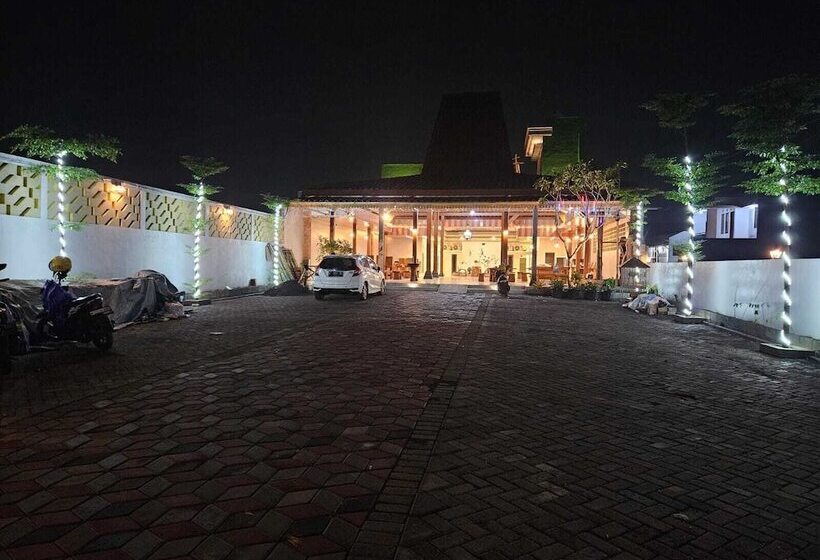 פנסיון Omah Joglo Bugis