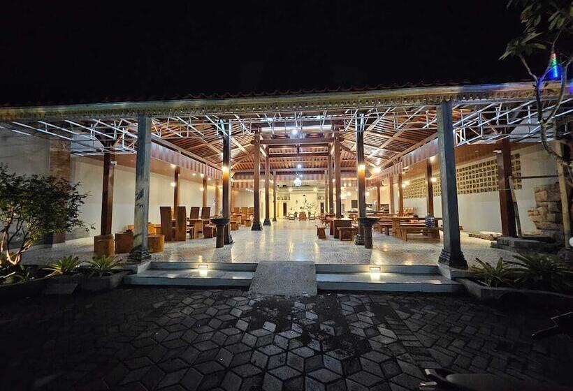 פנסיון Omah Joglo Bugis