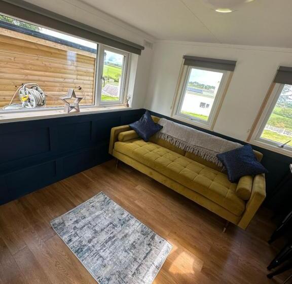 بنسيون Tracey’s Hideaway   With Hot Tub & Amazing Views