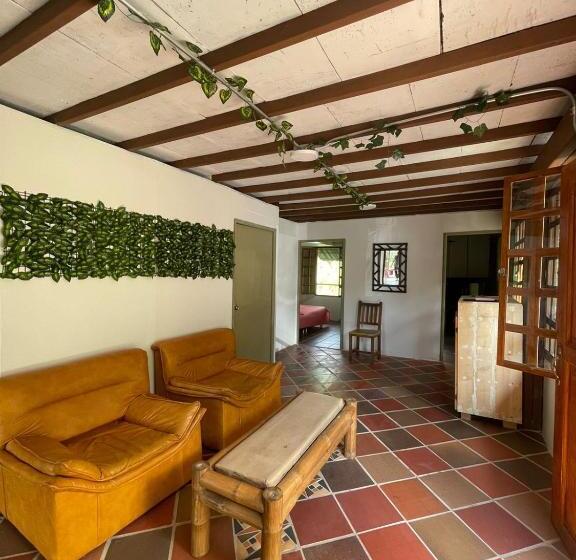 ペンション Xplora Hostel