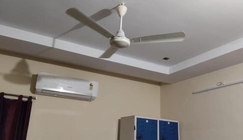 Rayudugarillu Men S Deluxe Hostel