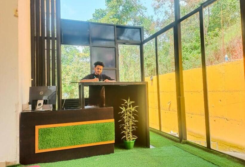 منتجع Munnar Misty Blow