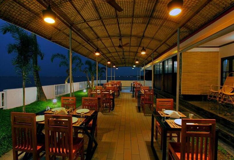 Vembanad Village Backwater Resort