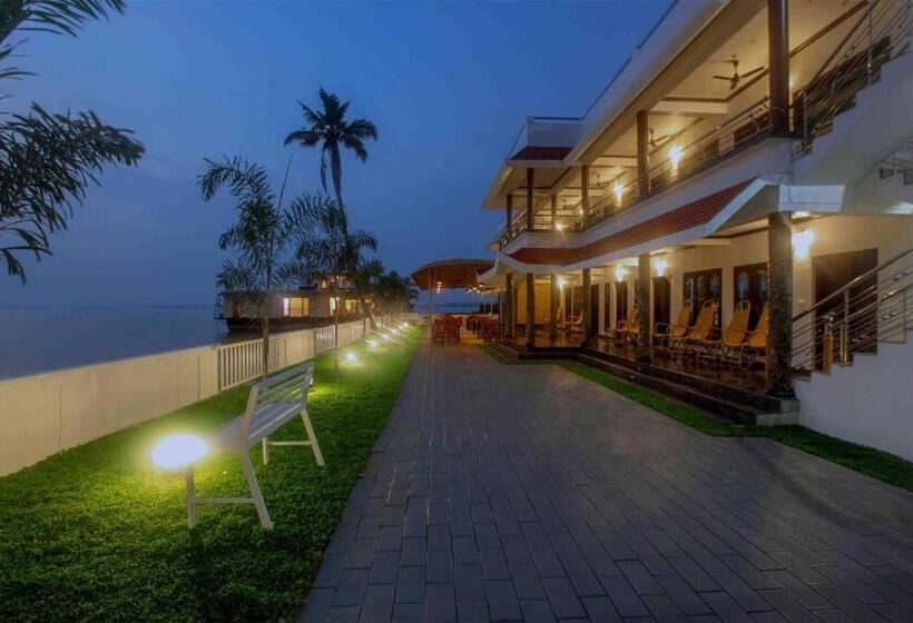 Vembanad Village Backwater Resort