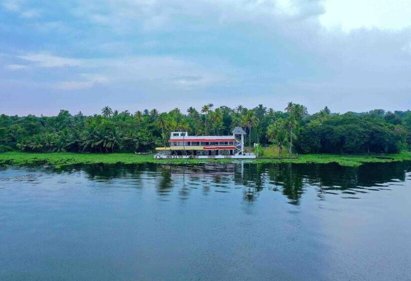 Vembanad Village Backwater Resort