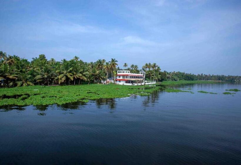 Vembanad Village Backwater Resort