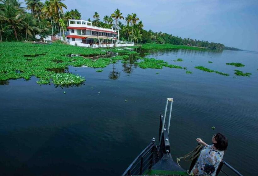 Vembanad Village Backwater Resort