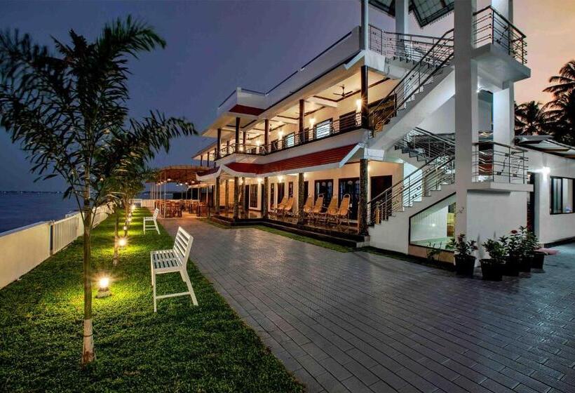 Vembanad Village Backwater Resort