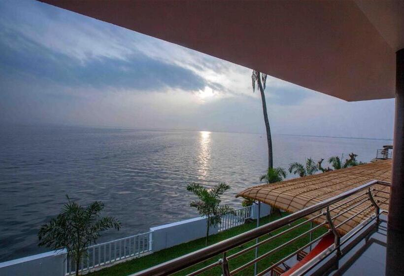 Vembanad Village Backwater Resort