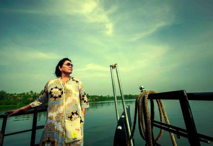 Vembanad Village Backwater Resort