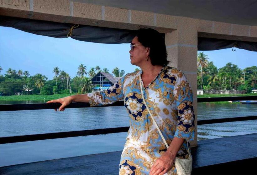 Vembanad Village Backwater Resort