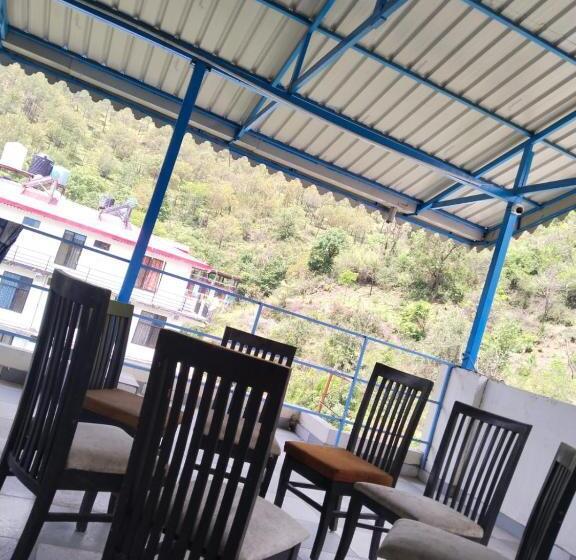 Abuzz Oxfordcaps Chanakya Hostel Solan