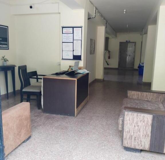 Abuzz Oxfordcaps Chanakya Hostel Solan