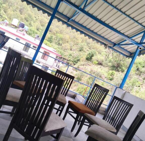 Abuzz Oxfordcaps Chanakya Hostel Solan