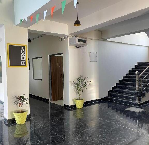 ユースホステル Abuzz Oxfordcaps Cedar Homes