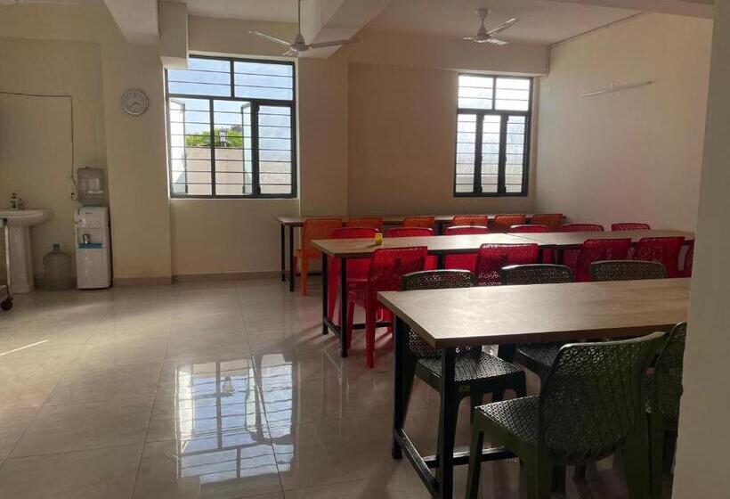 فندق صغير Abuzz Oxfordcaps Cedar Homes