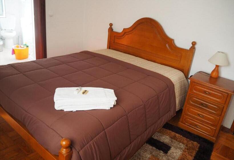 ユースホステル Monte Carlo   Restaurante E Alojamento Local