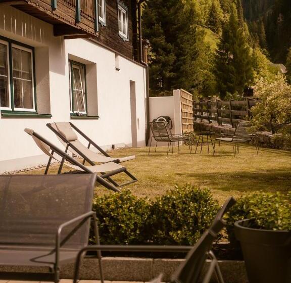 Aura Bed & Breakfast