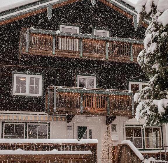 Aura Bed & Breakfast