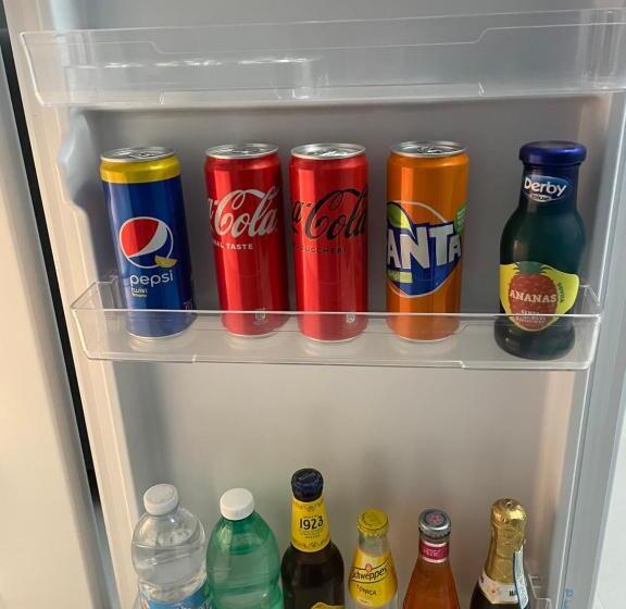 تختخواب و صبحانه Cleli