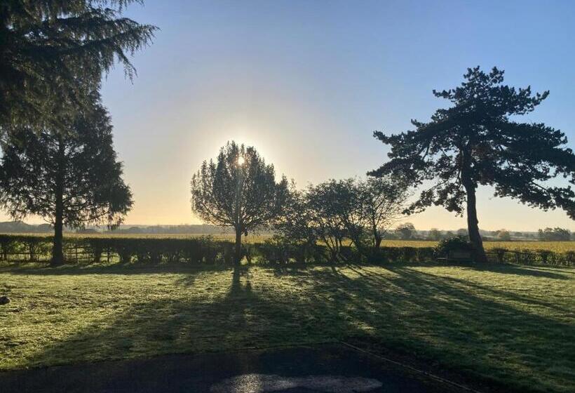 Bed and Breakfast North Clifton Hall