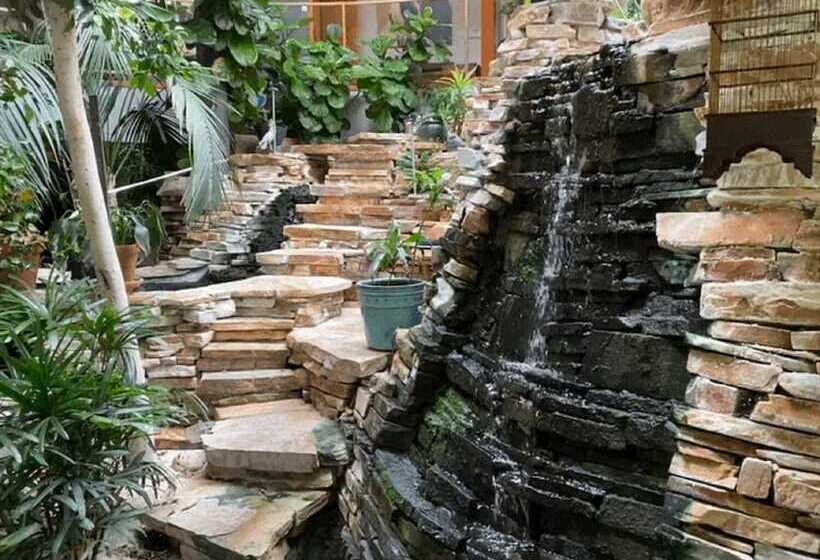 مبيت وإفطار Roundhouse Grotto