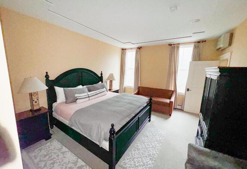 Blossom Haven Charming 3br Condo