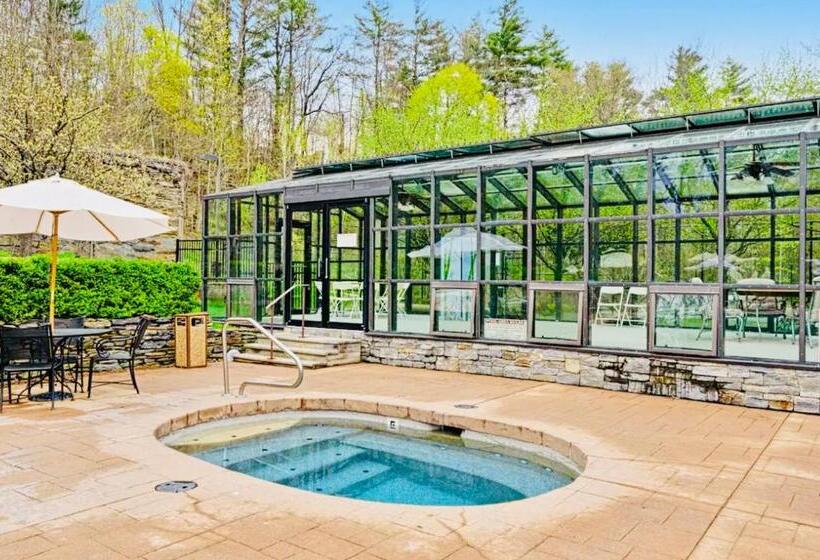 Blossom Haven Charming 3br Condo