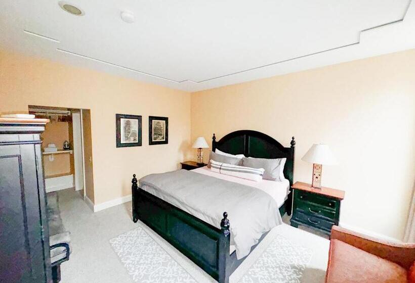 Blossom Haven Charming 3br Condo