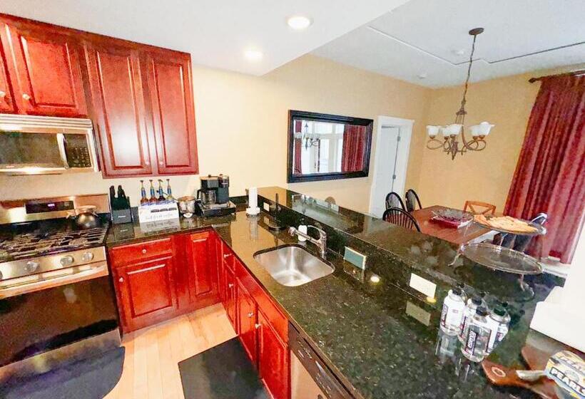 Blossom Haven Charming 3br Condo