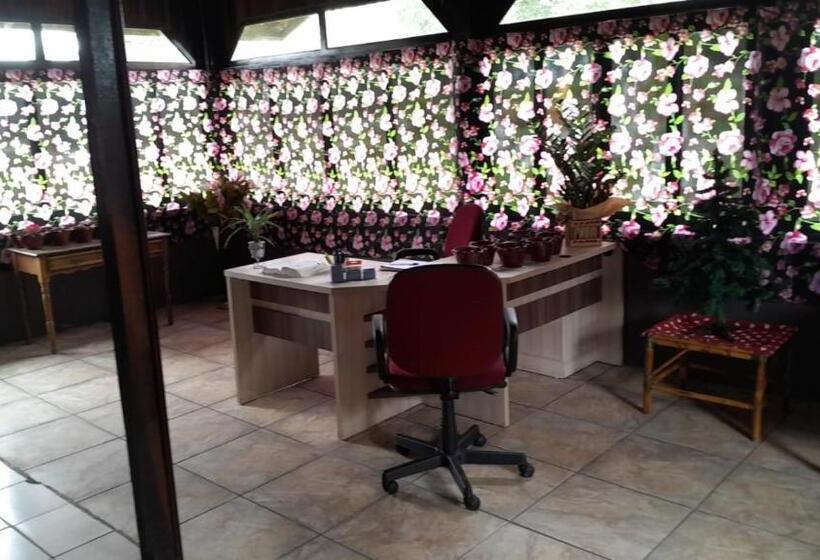 Hostel E Pousada Araquari