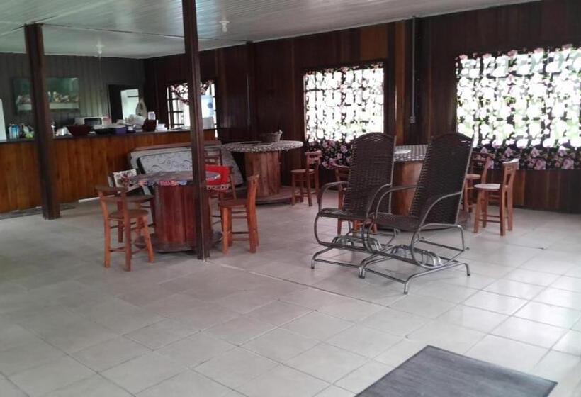Hostel E Pousada Araquari