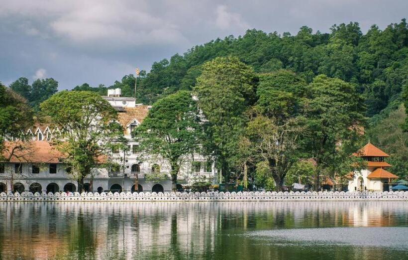 فندق Ceylon Ayu Resort Kandy