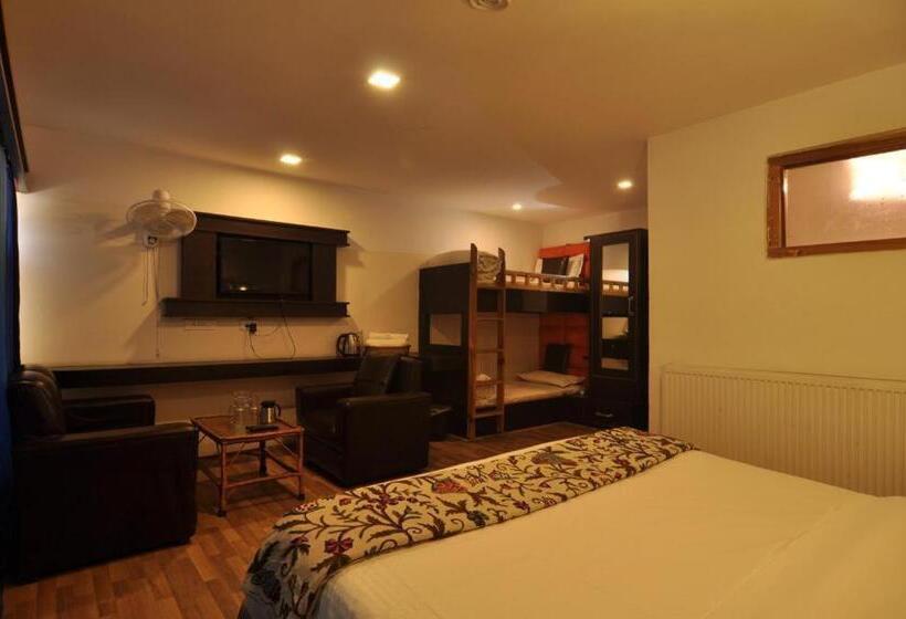 בית מלון כפרי Grand Akbar