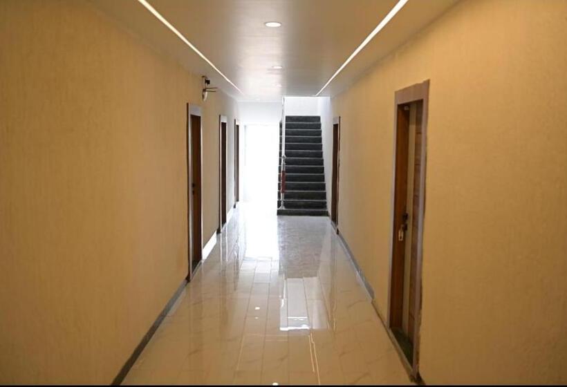 בית מלון כפרי Kapila Inn Ranjangaon