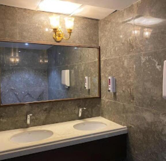 فندق Laxminarayan Club & Resort Vadodara