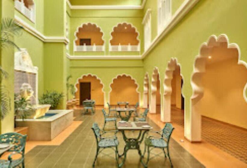 בית מלון כפרי Laxminarayan Club & Resort Vadodara