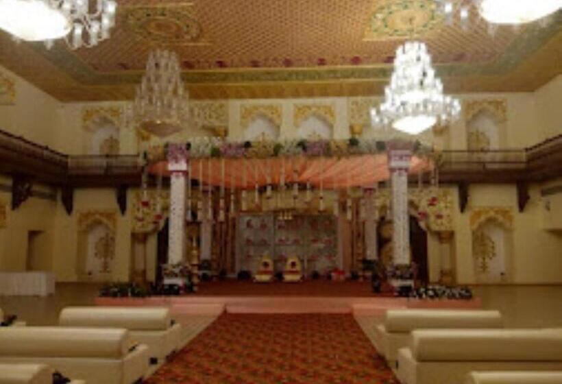 בית מלון כפרי Laxminarayan Club & Resort Vadodara