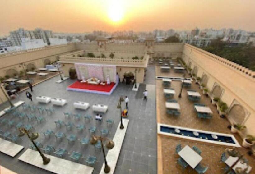 فندق Laxminarayan Club & Resort Vadodara