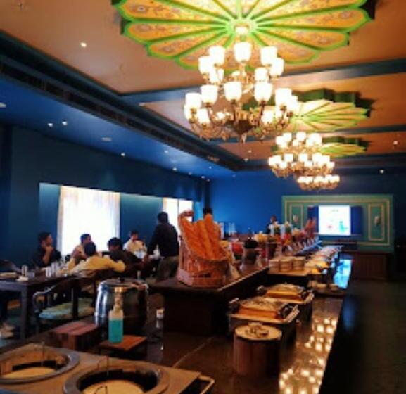 בית מלון כפרי Laxminarayan Club & Resort Vadodara