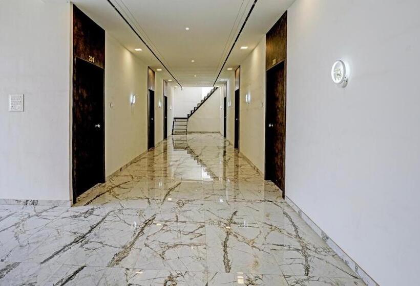 酒店 Oyo White Palace