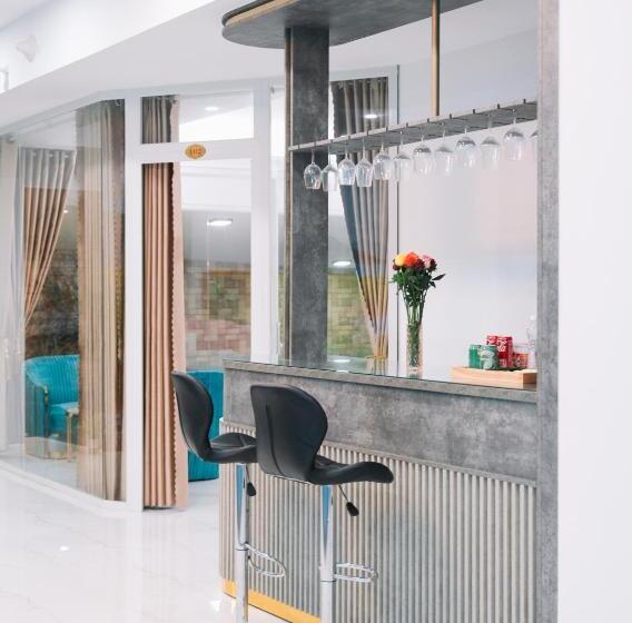 هتل Quy Tai Premium