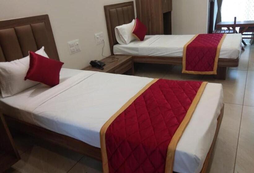 Hotel Rays Inn Boarding & Lodging