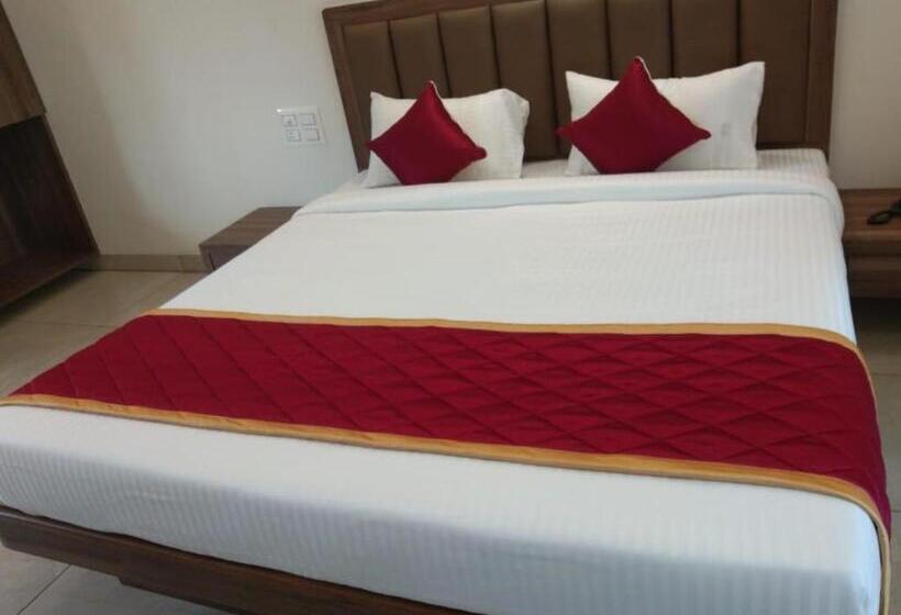 Hotel Rays Inn Boarding & Lodging