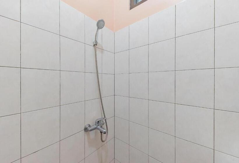 酒店 Reddoorz Syariah Near Alun Alun Palimanan