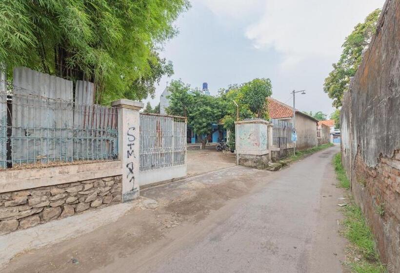 酒店 Reddoorz Syariah Near Alun Alun Palimanan