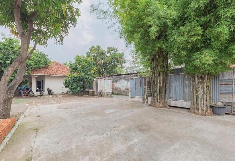 酒店 Reddoorz Syariah Near Alun Alun Palimanan