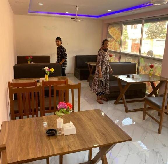 Hotel Royalwood City Inn