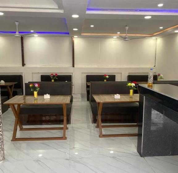 Hotel Royalwood City Inn